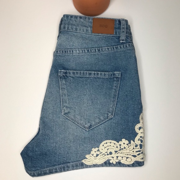 BDG High-Rise Crochet-Lace Women’s Jean Shorts 25 - Picture 7 of 15